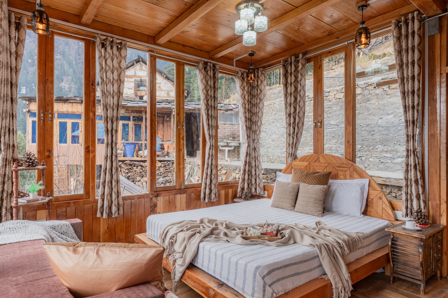 Bastiat Stays | Enchanting Treehouse Sky Jacuzzi - Tap to explore photos