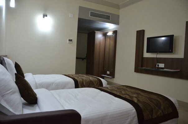 HOTEL VISHAL INTERNATIONAL - Tap to explore photos