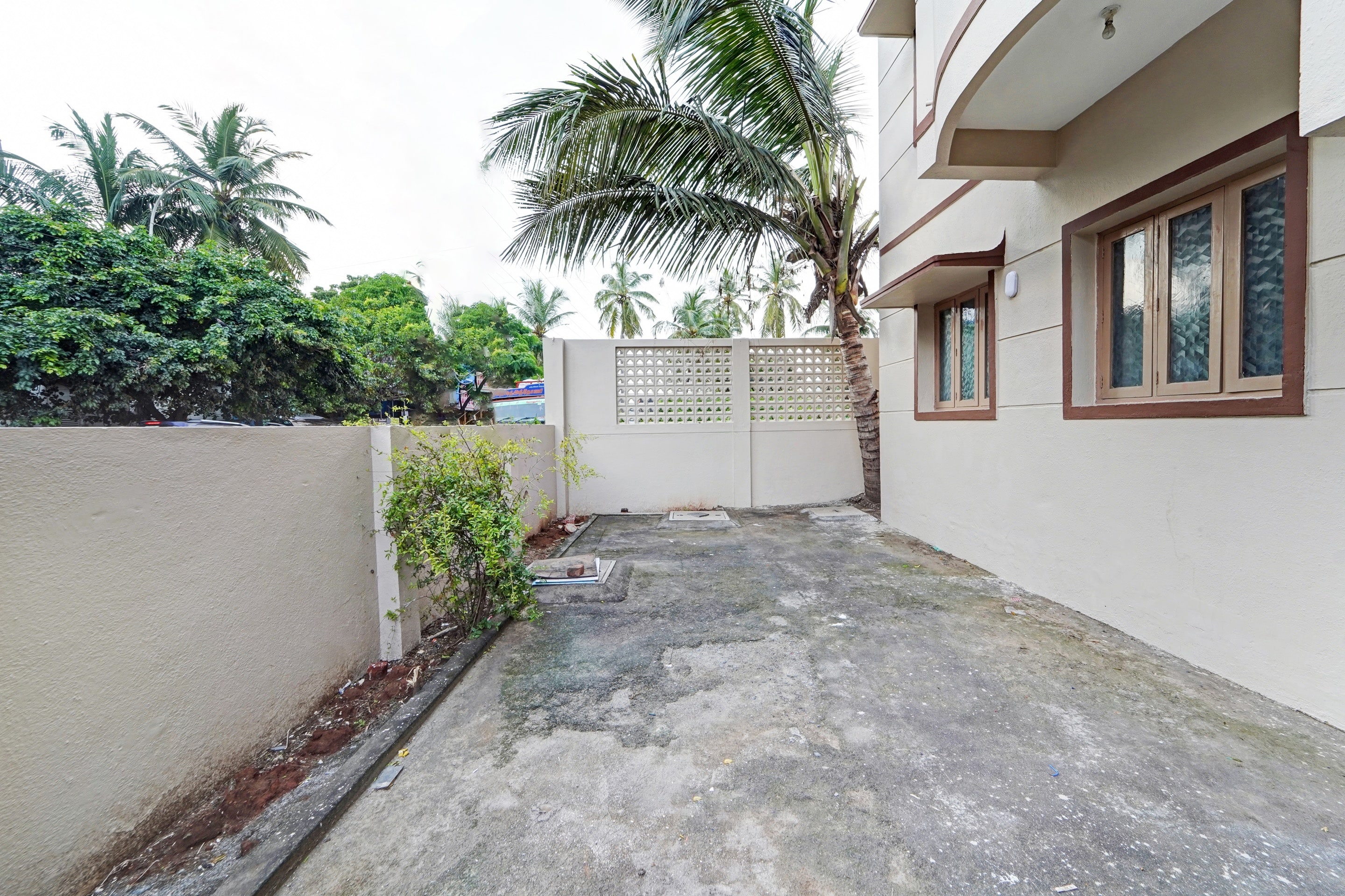Collection O Senthamizh Residency - Tap to explore photos