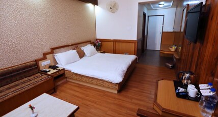 Hotel Vishnu Palace Room Type - Deluxe Property View Room with Work Desk