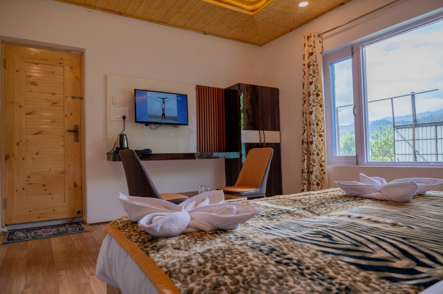 Hotel Mountain Square - Tap to explore photos