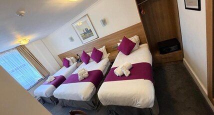Elysee Hyde Park Hotel Room Type - Deluxe Triple Room Elysee Hyde Park Hotel Room Type - Deluxe Triple Room