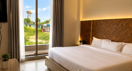 The Hotel Golden Crown Room Type - Deluxe Hill View Room with balcony
