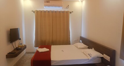 DAKSHIN SWAAD BOARDING AND LODGING Room Type - STANDARD AC ROOM