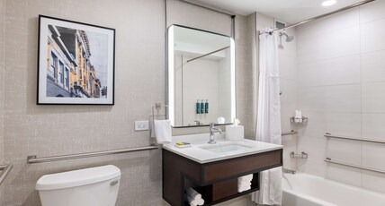 Hilton Galveston Island Resort Room Type - 2 QN ACC RM W BATHTUB