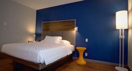 Tru By Hilton Oklahoma City NW Expressway Room Type - 1KNG MOB HEAR ACC W TUB