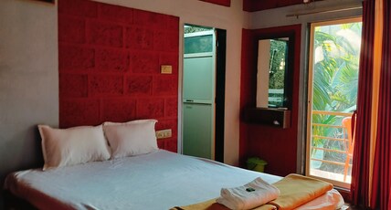 Shravni Holiday Inn Room Type - Nature View Couple Room (2 Person)