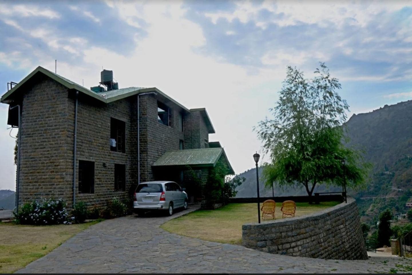 Woodsmoke Retreat (12kms before Shimla) - Tap to explore photos