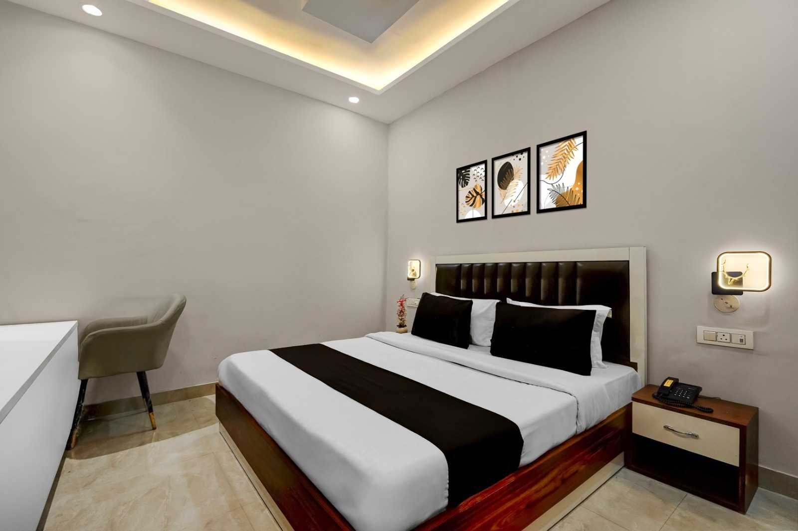 Townhouse Kurukshetra University Formerly Hotel Sr Grand - Tap to explore photos