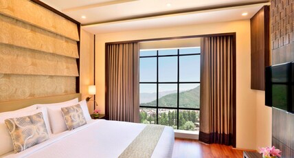 Four Points by Sheraton Srinagar Room Type - Junior Suite Mountain View with Living Area