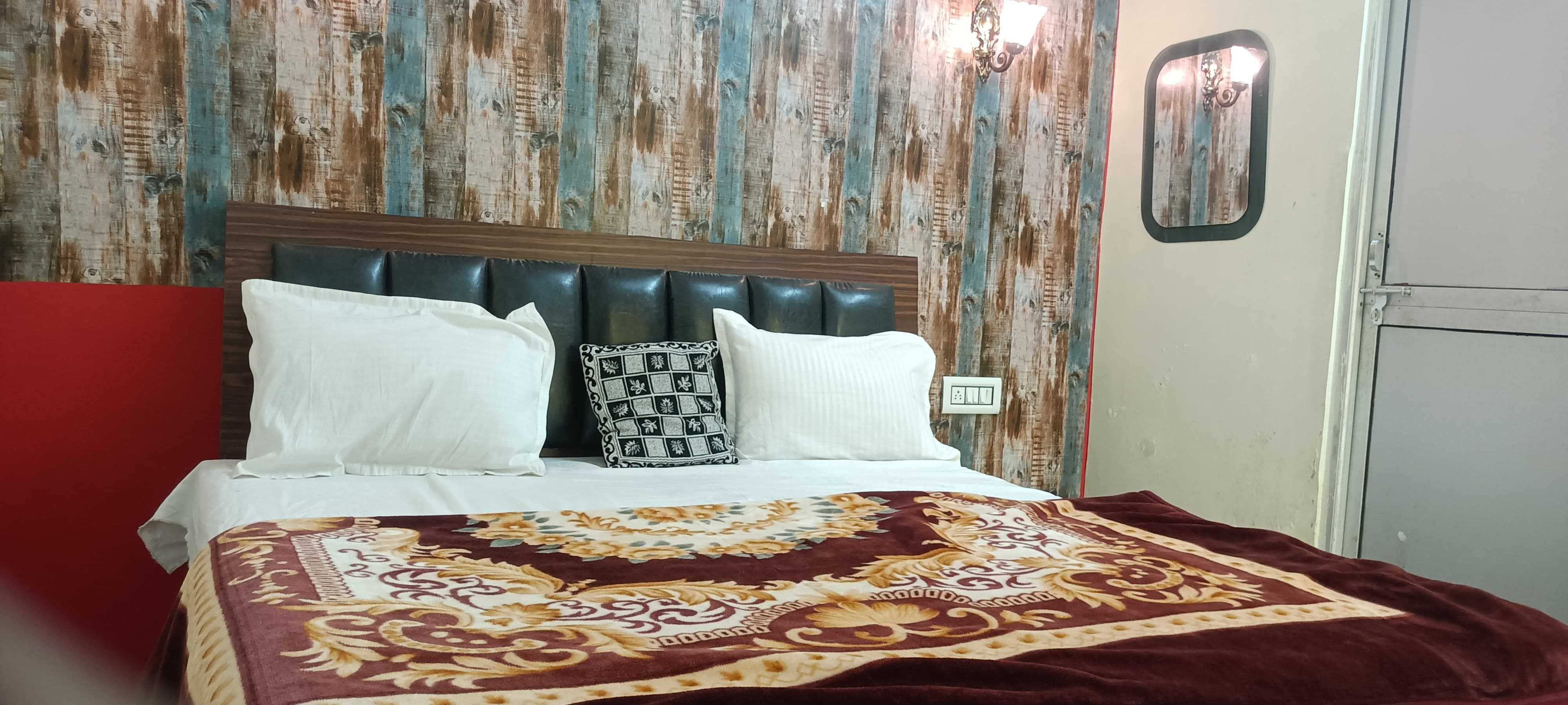 Hotel O HOME Narayan Guest House - Tap to explore photos
