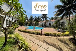 Riviera Hermitage Pool View Apartment with Breakfast