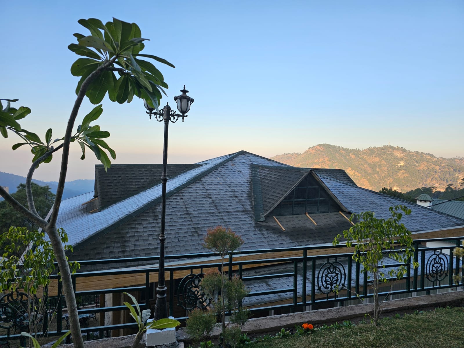 Royalpine Rosastays Kasauli - Tap to explore photos