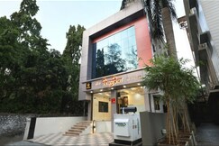 Hotel Vishnupriya Grand