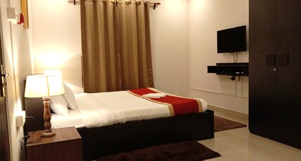 1 Boarding Room Type - Deluxe King Room