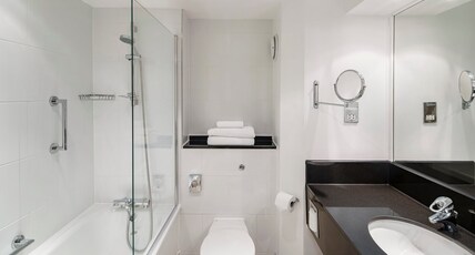 Crowne Plaza Hotel Glasgow Room Type - 2 Double Premium River View