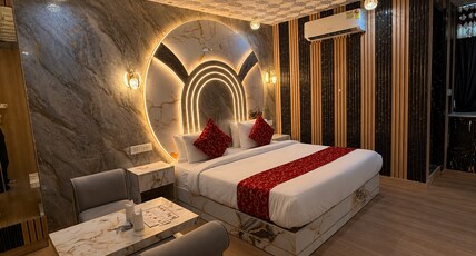 Hotel Raj Palace at Delhi Airport Room Type - Premium Deluxe with fee wifi and Air conditioning Hotel Raj Palace at Delhi Airport Room Type - Premium Deluxe with fee wifi and Air conditioning