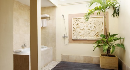 Best Western Kuta Villa Room Type - 1 Queen Bed, Non-Smoking, Premier Room, Mini Bar, Safe Deposit Box, Coffee Maker, Bathtub, Full Brea Best Western Kuta Villa Room Type - 1 Queen Bed, Non-Smoking, Premier Room, Mini Bar, Safe Deposit Box, Coffee Maker, Bathtub, Full Brea