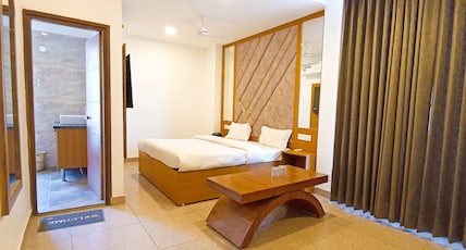 Hotel Lake View - Near Sukhna Lake Room Type - Suite Hotel Lake View - Near Sukhna Lake Room Type - Suite