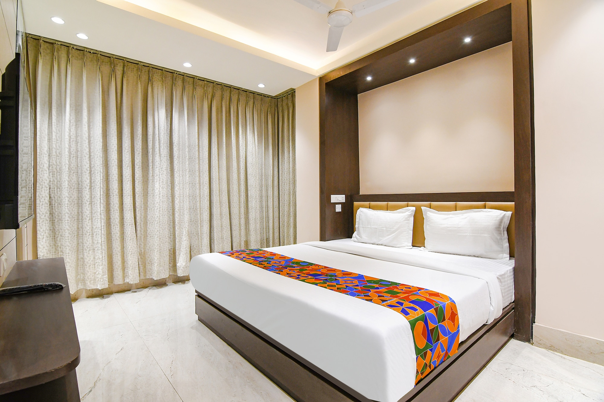 FabHotel Samotel - Nr. Kolkata Airport - Tap to explore photos