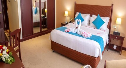 Palette Luxury Marina View Formerly Happy Days Hotel Room Type - Deluxe King Room
