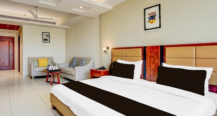 Super Townhouse Oak Sector 39 Medanta Room Type - Super Deluxe Room