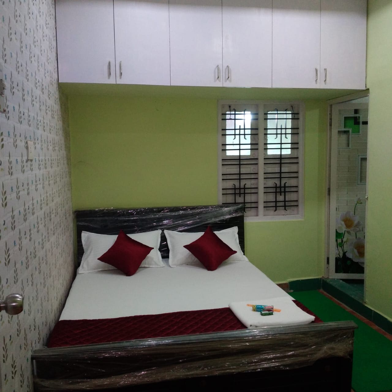 G Plus Homestay - Tap to explore photos