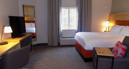 Candlewood Suites APEX RALEIGH AREA, an IHG hotel Room Type - 1 Queen Bed Studio Suite Comm Access