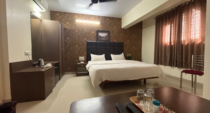 Hotel Minerva  Room Type - AC Deluxe Room