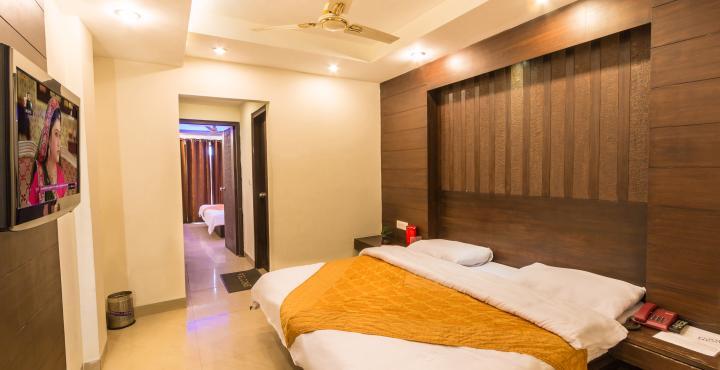 Hotel Howard International at Mall Road (Free Parking onsite) - Tap to explore photos