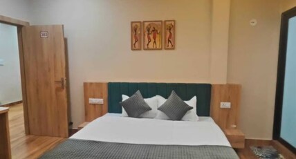 Bhavya Hotel Ujjain Room Type - DELUXE ROOM 1