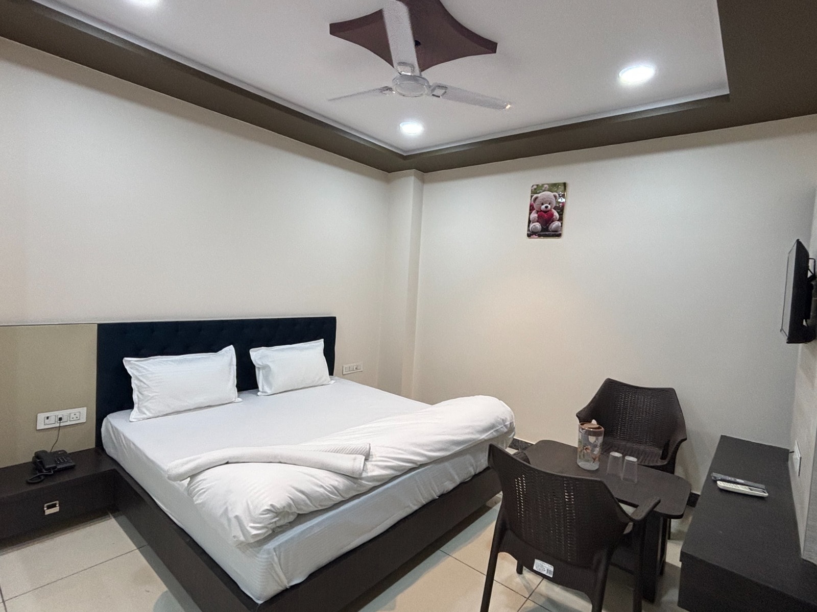 Hotel Shri Ram Legacy - Tap to explore photos