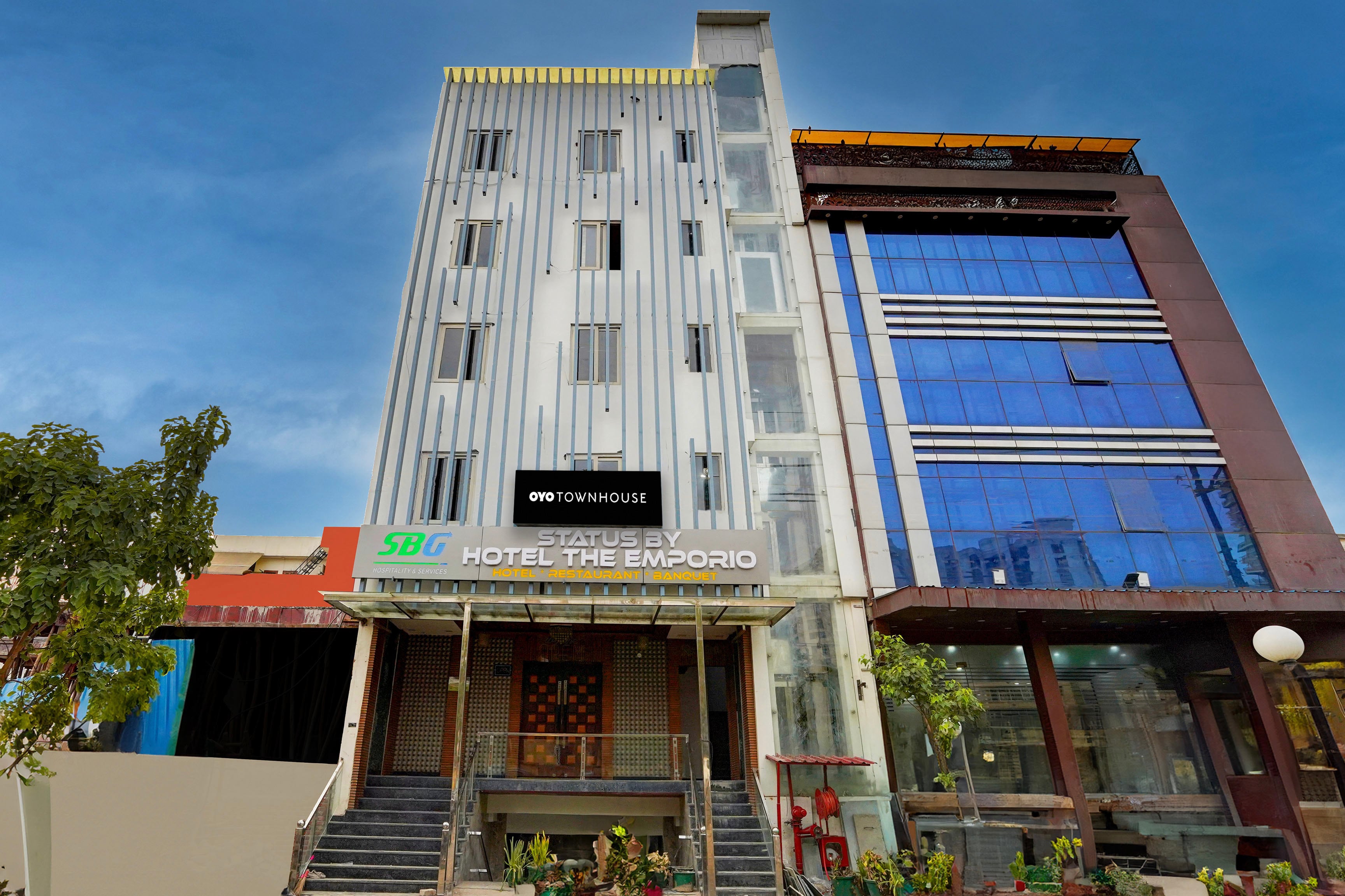 Townhouse Status By Sbg Near Anand Vihar Vaishali Metro Station - Tap to explore photos