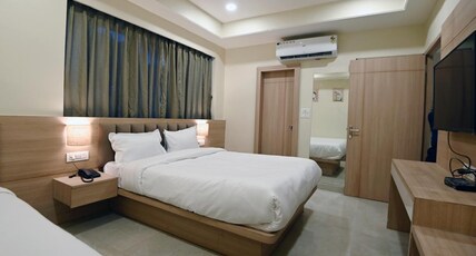 Arya Inn Room Type - DELUXE ROOM