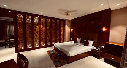 HOTEL CENTRAL POINT INTERNATIONAL Room Type - SUITE ROOM