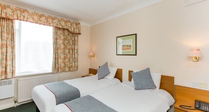 OYO Stade Court Hotel Room Type - Standard Twin Room with View