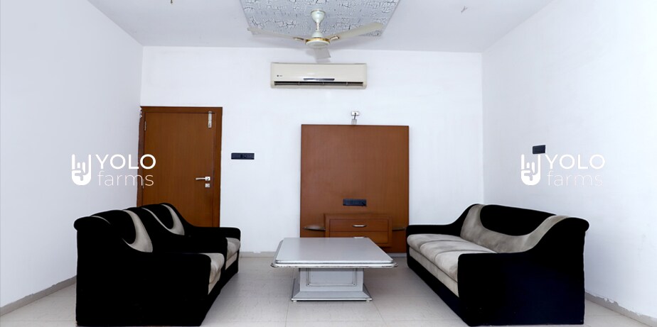 YOLOFarms 920 - Tap to explore photos