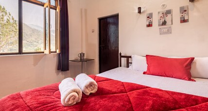 Valley View Homestay Kausani Room Type - Deluxe Room With Hill View 1