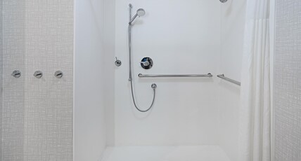 Hampton Inn Richmond West Room Type - 1 KG MOB HEAR ACC W RI SHW
