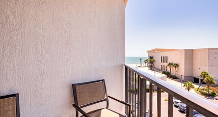 Hilton Galveston Island Resort Room Type - 1 KING BED - ISLAND VIEW