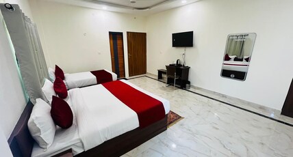 Hotel KS PALACE SARANATH Room Type - Family Suite room with bathtub