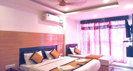 HOTEL KING SAFIRE Room Type - DELUXE TRIPLE BED