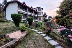 Hotel Elphinstone Himalayan Resort