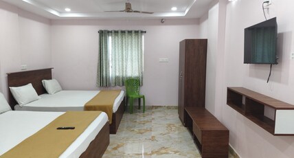 CHANDU'S HOTEL & FUNCTION HALL Room Type - Family Room