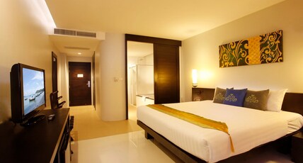 Palmyra Patong Resort Room Type - Deluxe Pool Access Room with Bathtub
