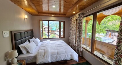 Maharaja Inn [Cozy stay nearby Lidder River] Room Type - Deluxe Room River and Mountain View