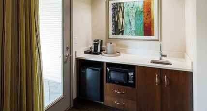 Hilton Garden Inn Sioux Falls Downtown Room Type - 1 KING BED 1 BEDROOM SUITE