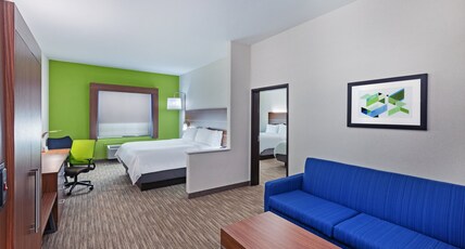 Holiday Inn Express and Suites Longview South I20 Room Type - 1 King 2 Queen Beds 2 Bedroom Suite