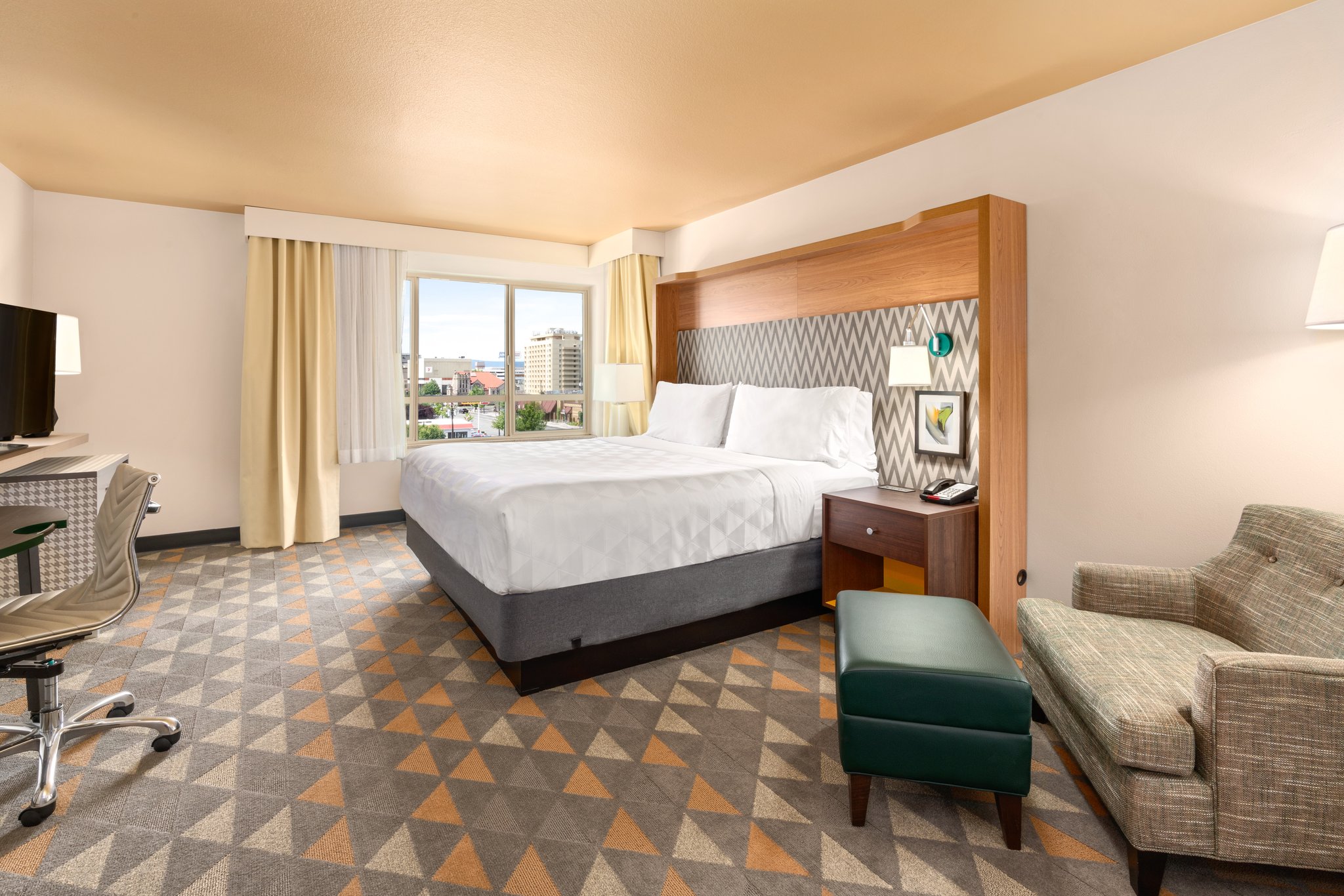 Holiday Inn YAKIMA - Tap to explore photos