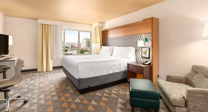 Holiday Inn YAKIMA Room Type - 1 King Bed Premium Jetted Tub